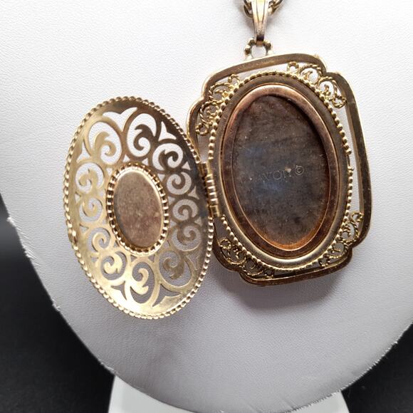 Vintage Avon Faux Gemstone Photo Locket, Original Long Chain, 1970s - Picture 3 of 10